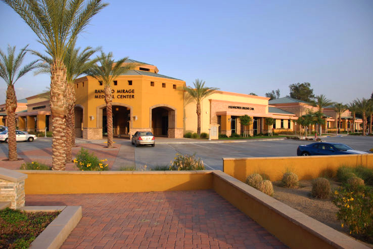 Rancho Mirage Medical Center plaza